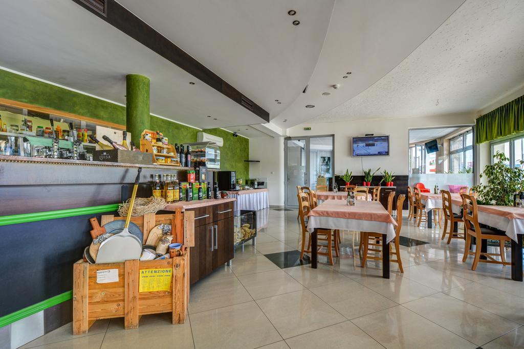 Hotel Samaria Šamorín المظهر الخارجي الصورة